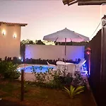 Kalug - Suíte completa em Village para até 3 pessoas à 850m da Praia do Parracho - Piscina&Cozinha